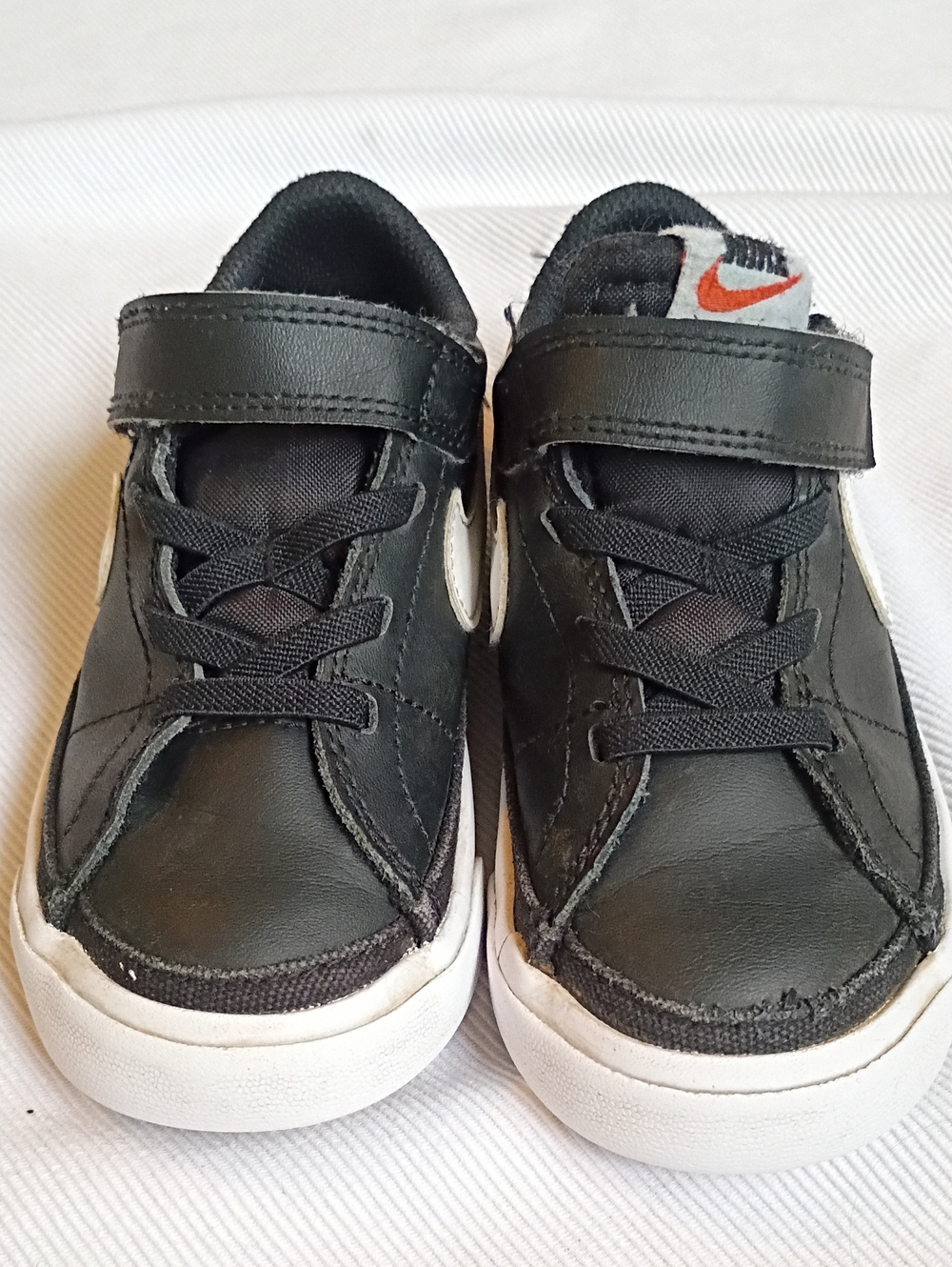 Nike Kids Black and White Low-Top Sneaker - Picture 2 of 8